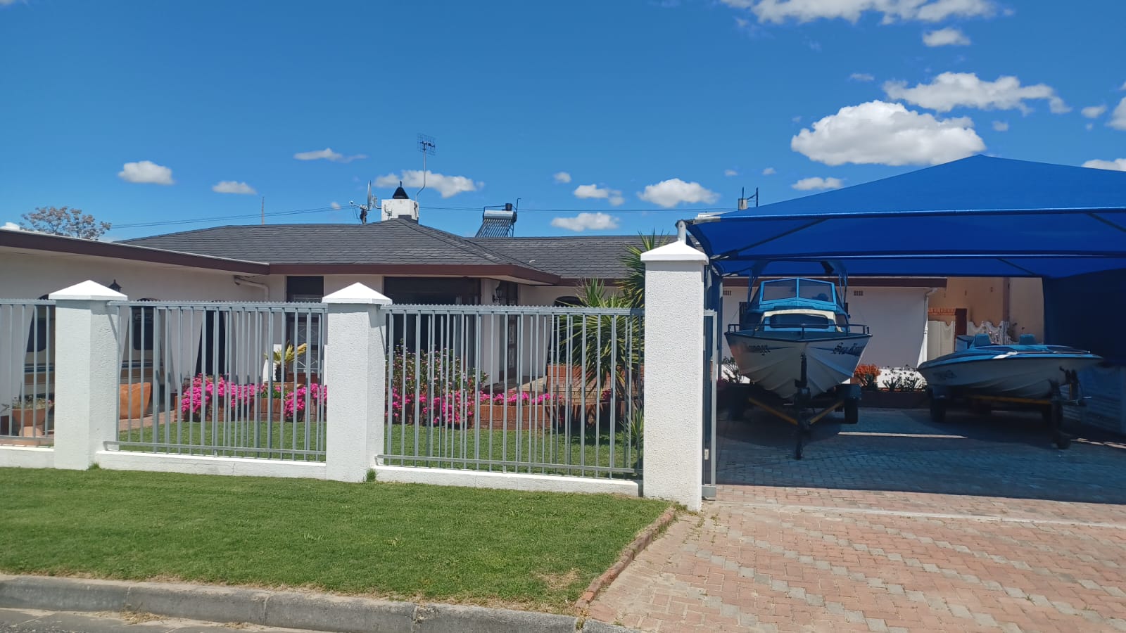 4 Bedroom Property for Sale in Oakglen Western Cape